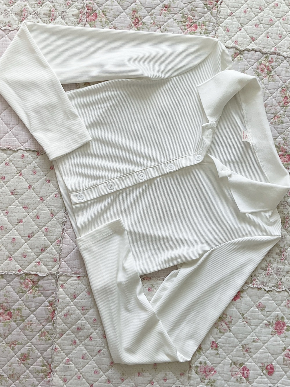 Women’s White Ribbed Button-Front Crop Top